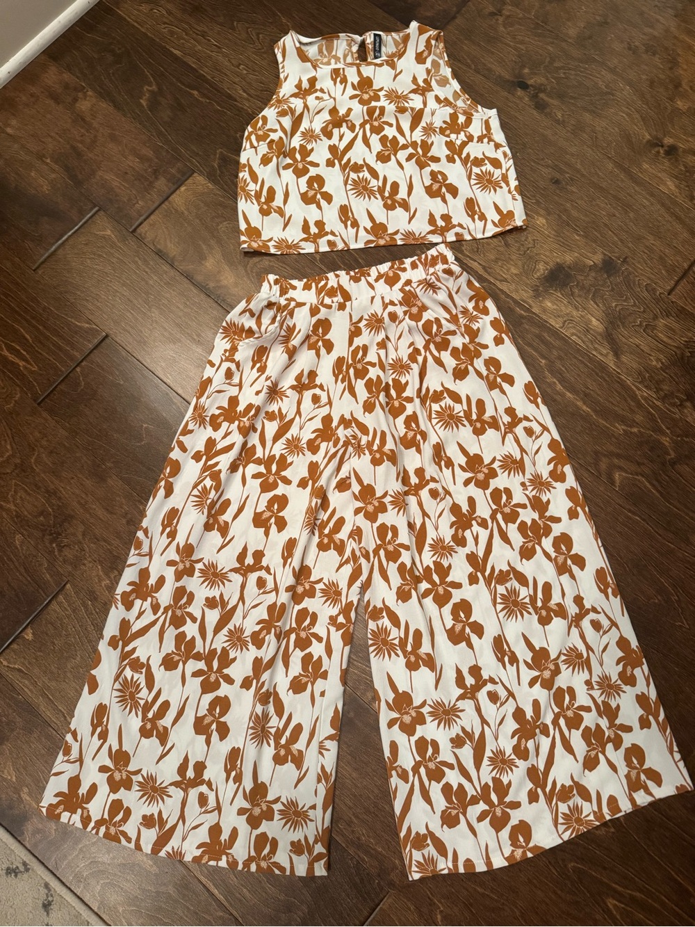 Floral Two-Piece Crop Top & Wide Leg Pants Set - White & Rust